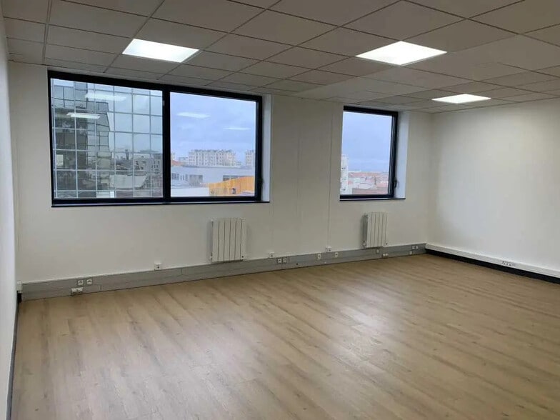 Flex in Ivry-sur-Seine for lease - Interior Photo - Image 3 of 6