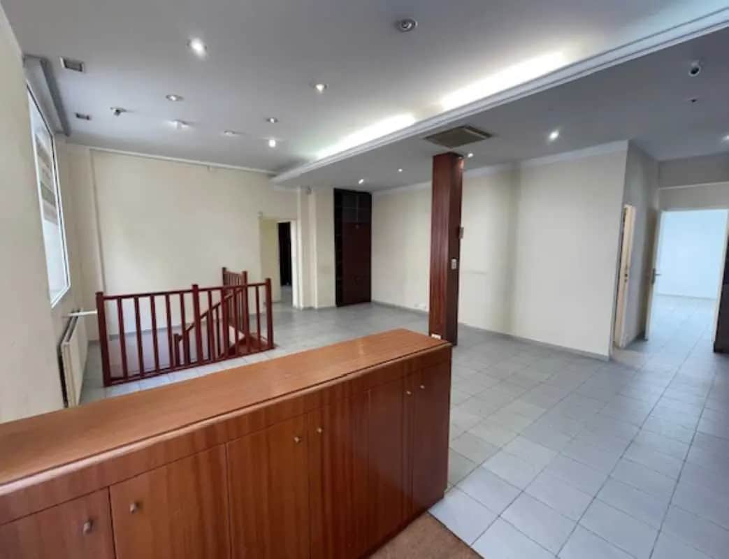 Multifamily in Paris for sale Lobby- Image 1 of 15