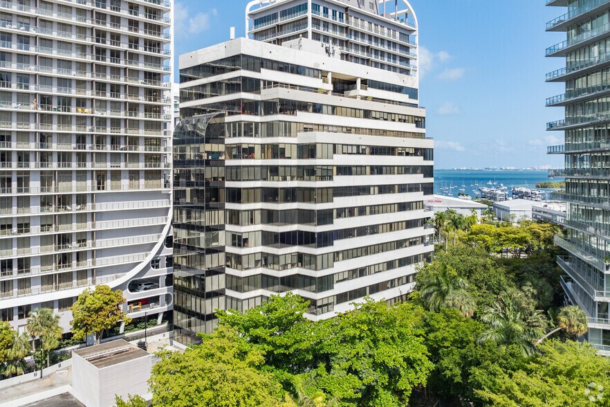 2665 S Bayshore Dr, Coconut Grove, FL for sale - Building Photo - Image 1 of 10