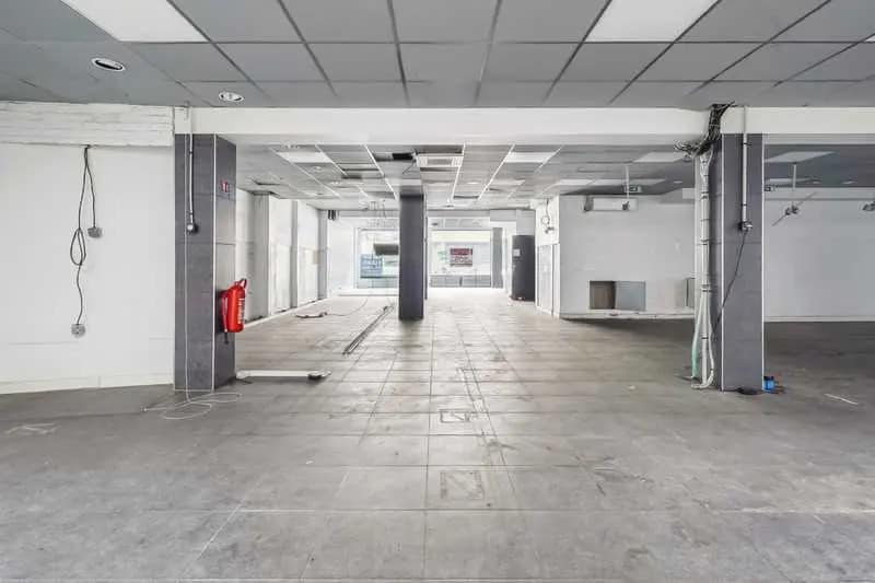 2 Place D'Aligre, Paris for sale - Interior Photo - Image 2 of 10