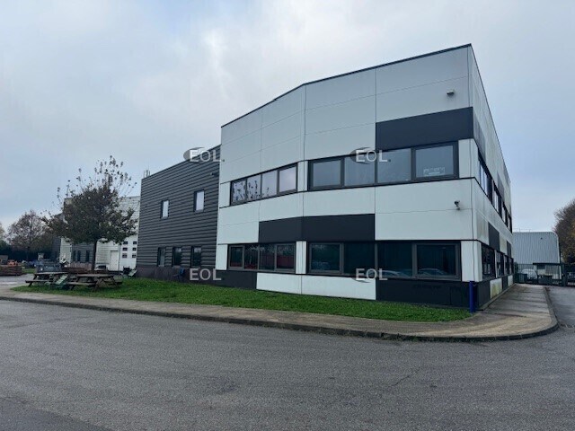 Flex dans Montigny-le-Bretonneux à louer Photo du bâtiment- Image 1 de 11