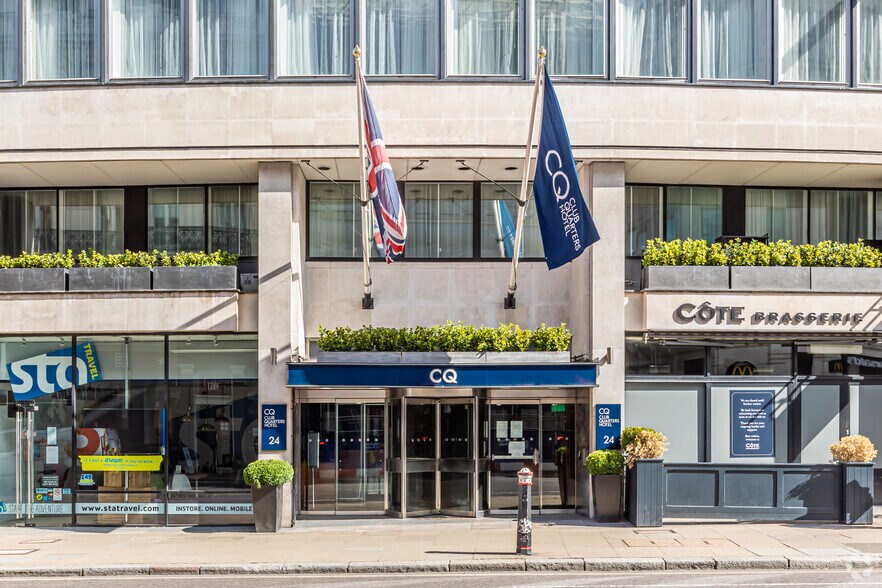 5 Ave Maria Ln, Londres à louer - Photo du bâtiment - Image 3 de 8