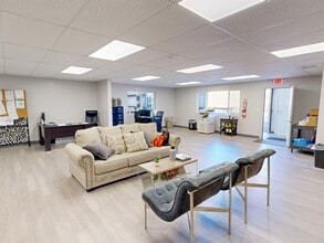 73-5627 Maiau St, Kailua Kona, HI for lease Interior Photo- Image 2 of 9