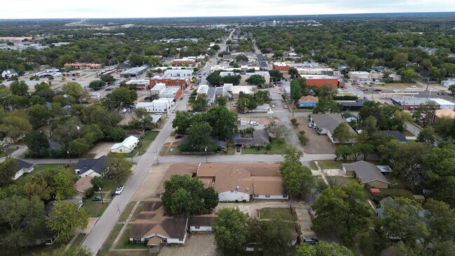 Plus de détails pour 108 W Hickory St, Kaufman, TX - Soins de santé à vendre