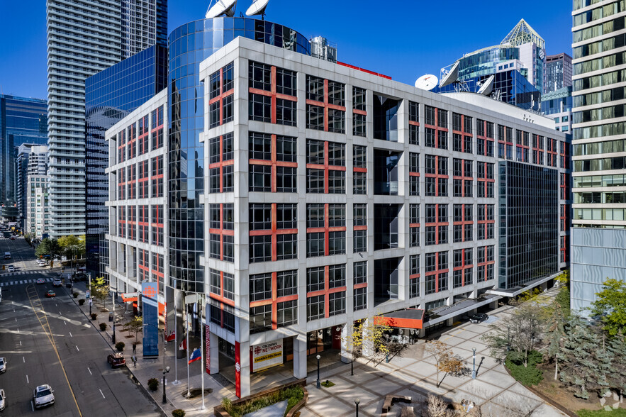 250 Front St W, Toronto, ON for lease - Primary Photo - Image 1 of 17