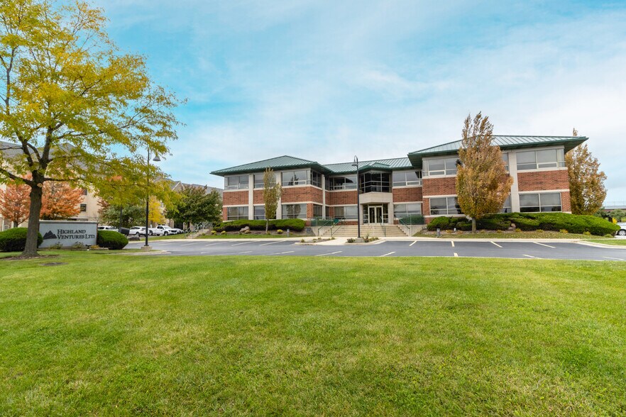 2500 Lehigh Ave, Glenview, IL à louer - Photo du bâtiment - Image 3 de 21