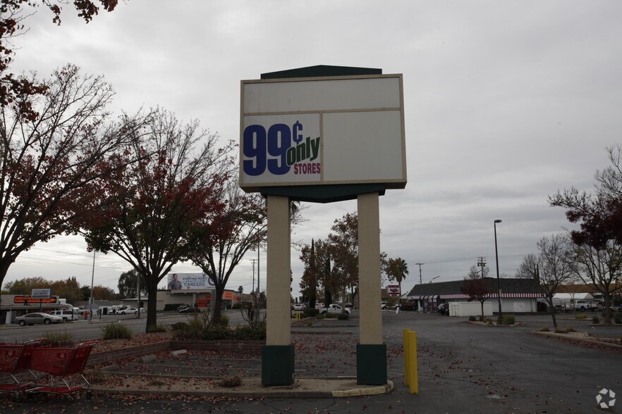 4909 Auburn Blvd, Sacramento, CA à louer - Photo du bâtiment - Image 2 de 6