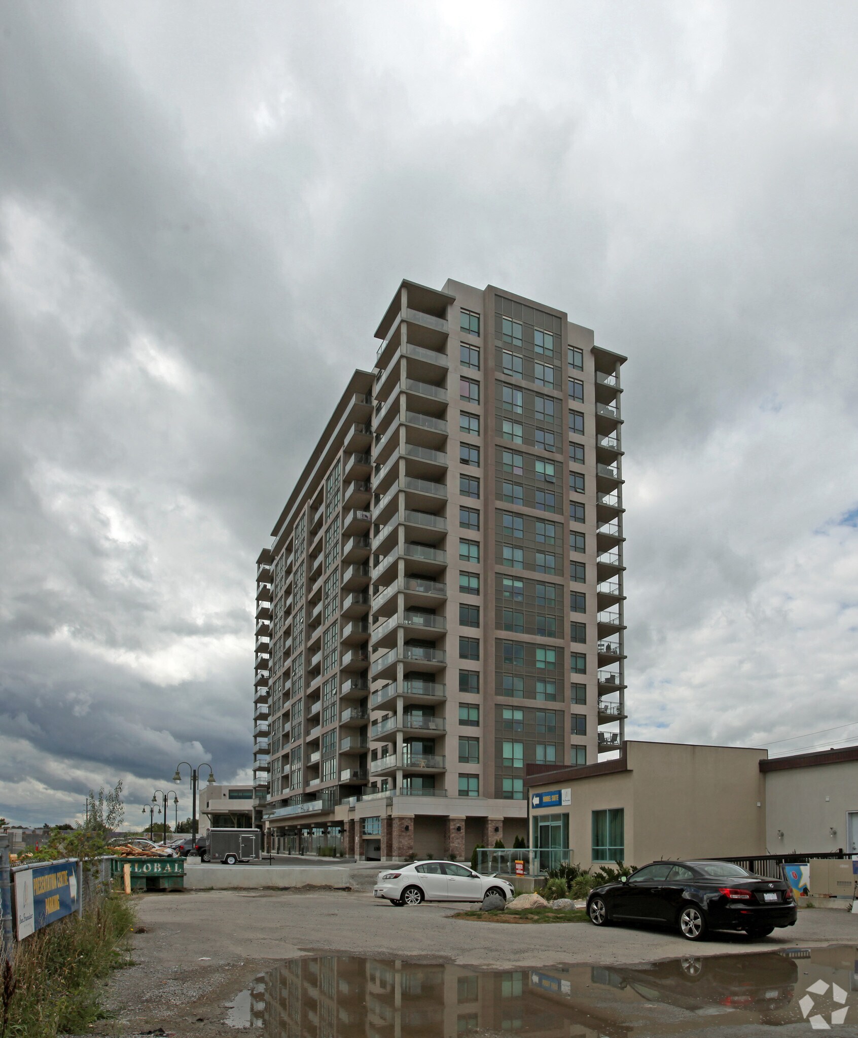 1215 Bayly St, Pickering, ON à vendre Photo principale- Image 1 de 1