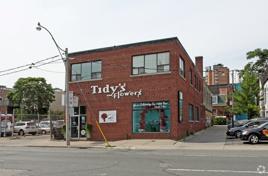 526 Richmond St, Toronto, ON à louer - Photo du bâtiment - Image 2 de 2