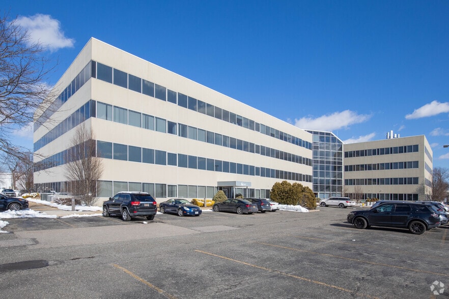 4250 Veterans Memorial Hwy, Holbrook, NY for lease - Primary Photo - Image 1 of 15