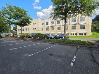 Plus de détails pour 1 Pomperaug Office Park, Southbury, CT - Bureau à vendre