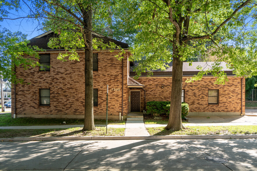 7302 Picadilly Ave, Maplewood, MO for sale - Building Photo - Image 1 of 47