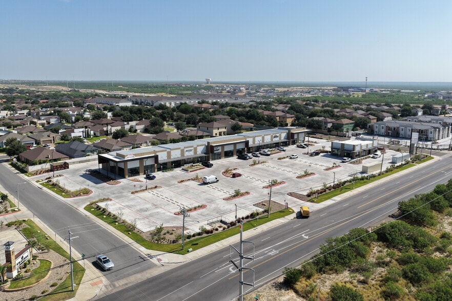 4002 Del Mar Blvd, Laredo, TX for lease - Building Photo - Image 2 of 7
