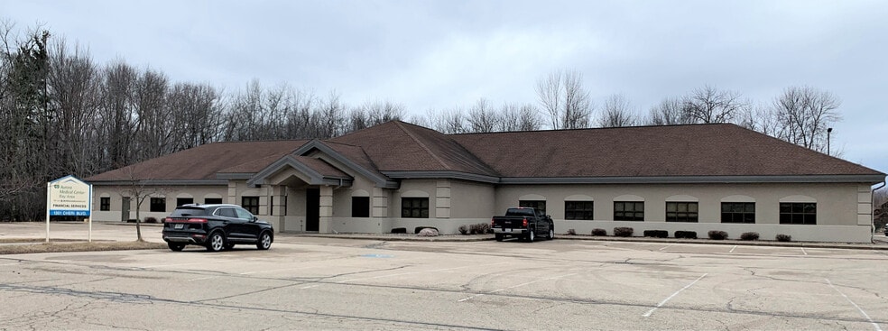 1301 Cheri Blvd, Marinette, WI for sale - Building Photo - Image 1 of 10