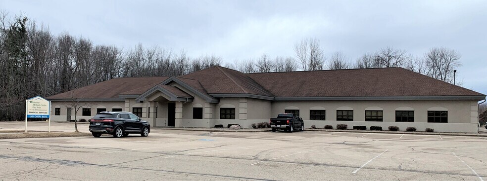 1301 Cheri Blvd, Marinette, WI à vendre - Photo du bâtiment - Image 1 de 10