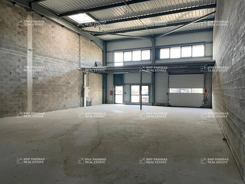 Flex in Treillières for sale - Building Photo - Image 3 of 16
