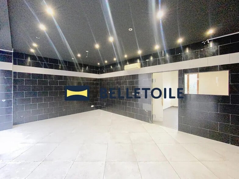 Retail in Alfortville for lease - Interior Photo - Image 2 of 8