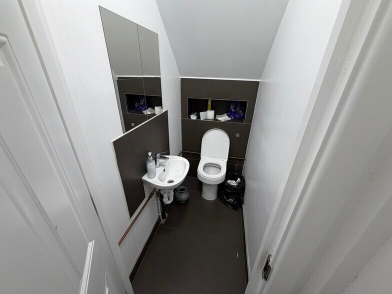 585 Roman Rd, Londres à vendre - Photo du bâtiment - Image 2 de 9