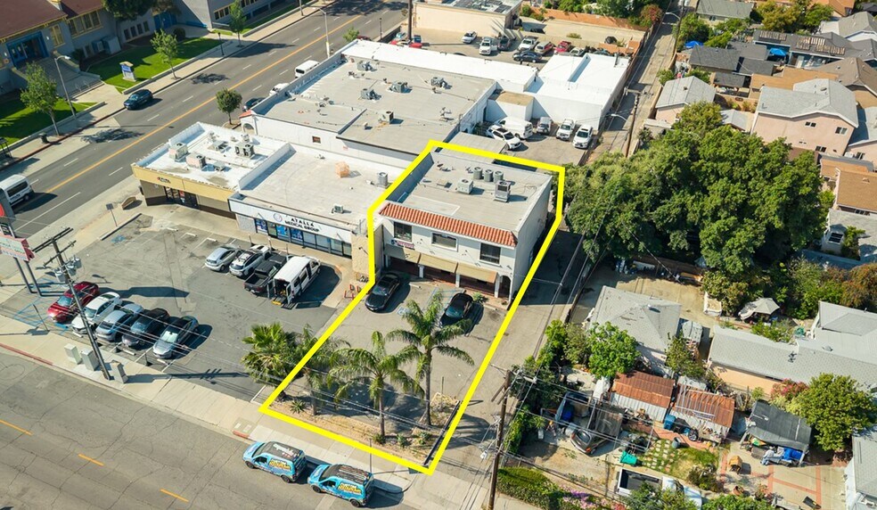 1108 5th St, San Fernando, CA à vendre - Photo du bâtiment - Image 3 de 12