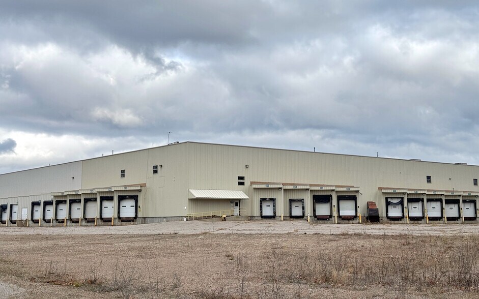 2253 Air Park Rd, Rhinelander, WI for lease - Building Photo - Image 1 of 9