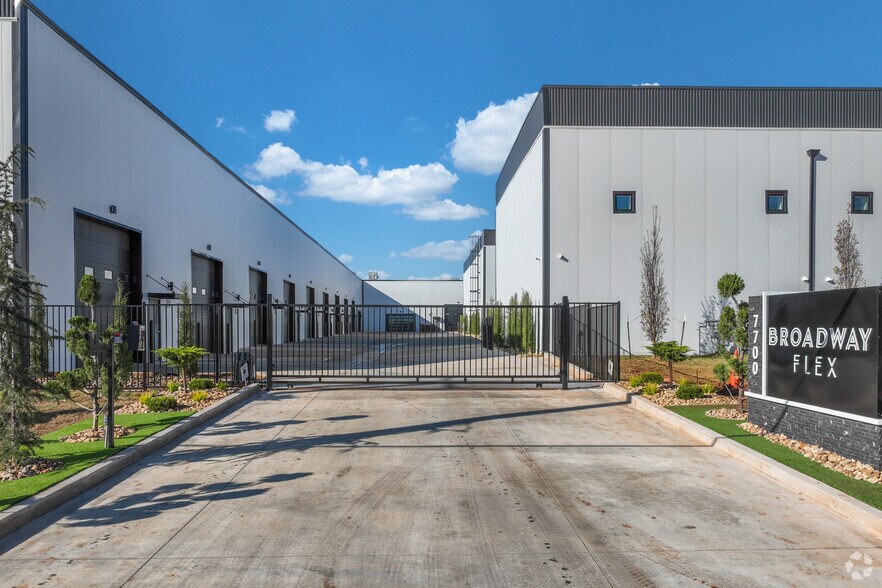 7700 Broadway Ext, Oklahoma City, OK à vendre - Photo du bâtiment - Image 3 de 10