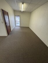 4621 Shrank Dr, Independence, MO for lease Interior Photo- Image 2 of 4