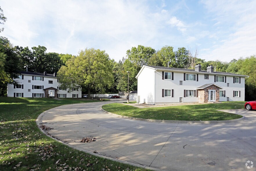 3525 E Ave NW, Cedar Rapids, IA à vendre - Photo du bâtiment - Image 3 de 13