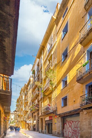 Plus de détails pour Multi-résidentiel à vendre