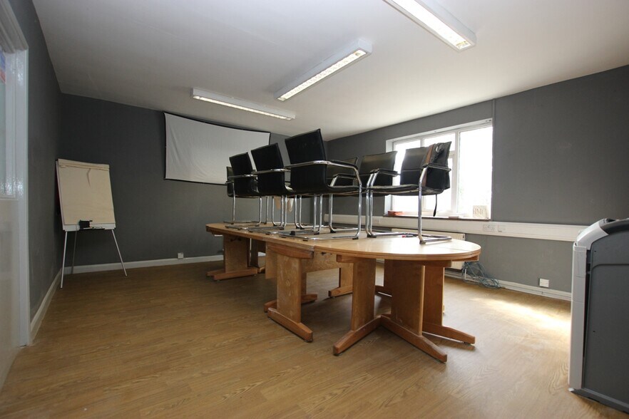 4c Gunby Rd, Colsterworth for lease - Interior Photo - Image 3 of 6