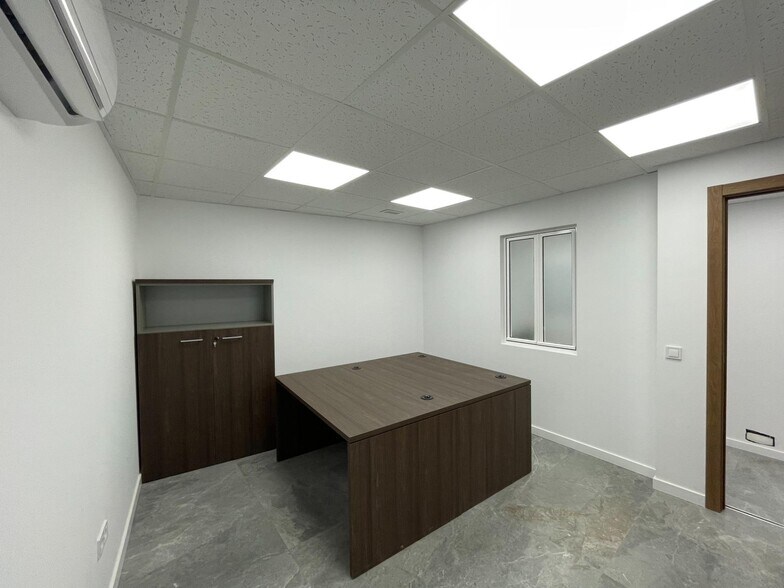 Office in València for lease - Interior Photo - Image 1 of 13
