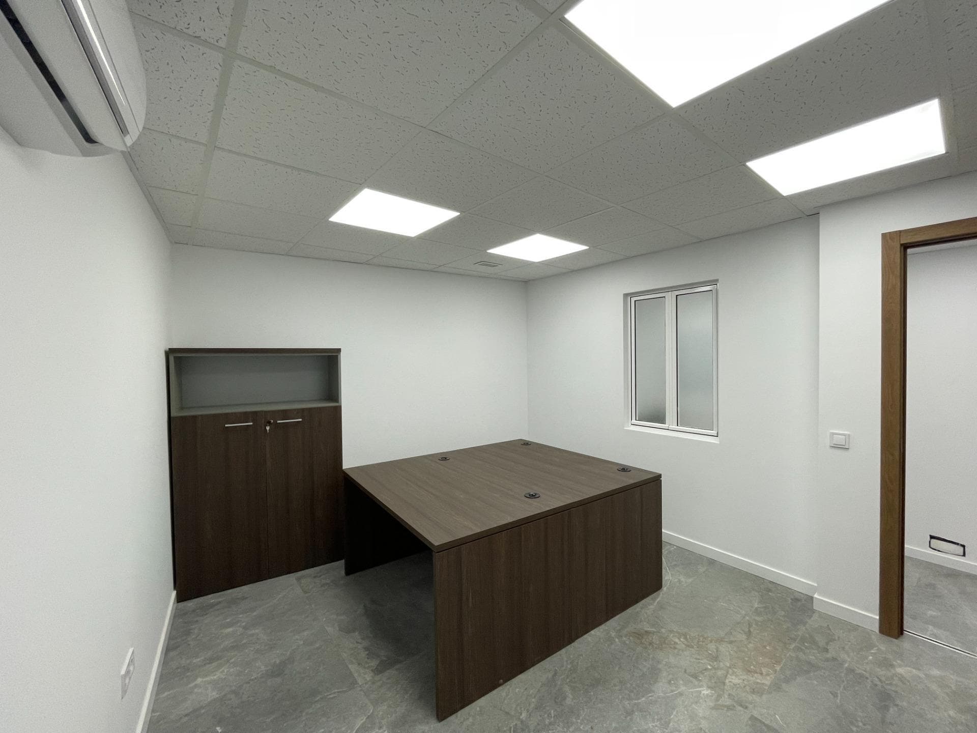Office in València for lease Interior Photo- Image 1 of 14
