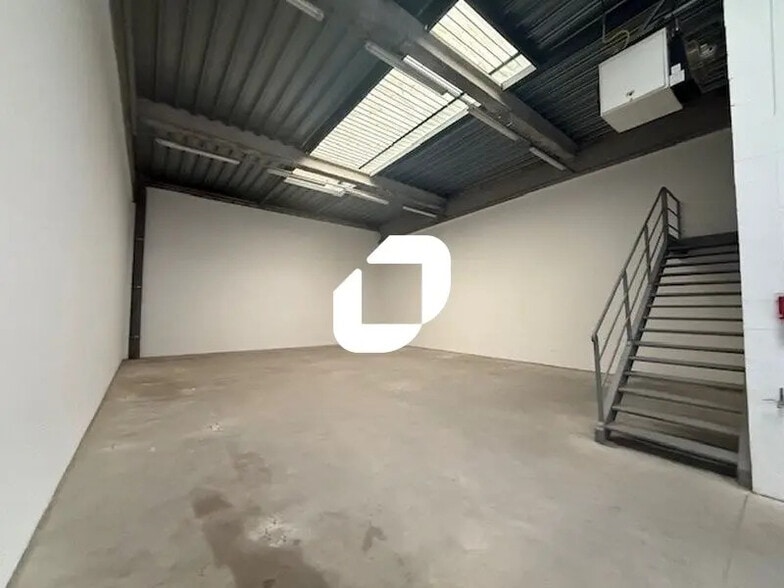 Flex in Chambly for lease - Interior Photo - Image 3 of 9