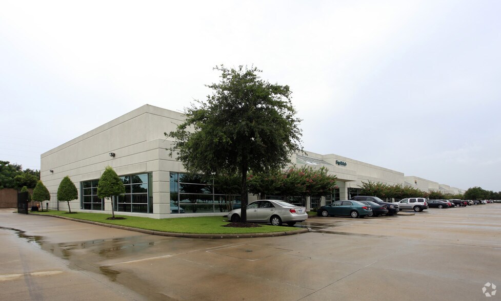 11275 South Sam Houston Parkway West, Houston, TX à louer - Photo principale - Image 1 de 3