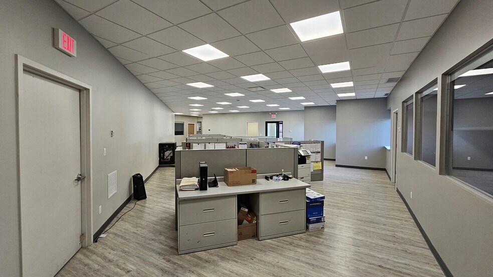 710 Union Pky, Ronkonkoma, NY à vendre - Photo intérieure - Image 3 de 3