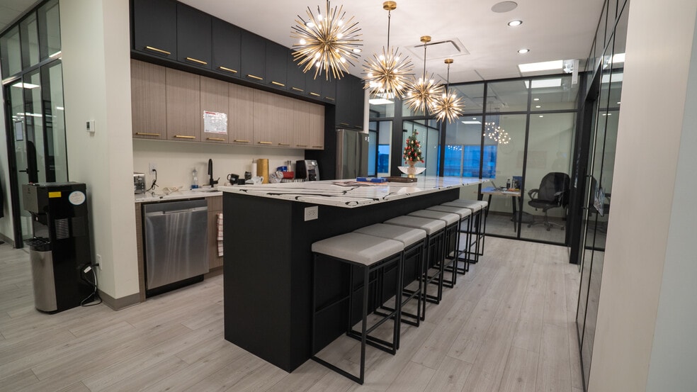 6031 Andrews Way SW, Edmonton, AB à louer - Photo intérieure - Image 2 de 4
