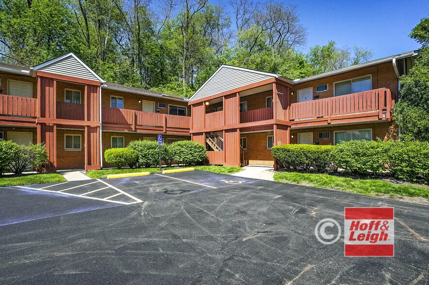 2323 Newton St, Akron, OH à vendre - Photo du bâtiment - Image 2 de 32