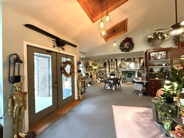 421 N Spruce St, Abilene, KS for sale - Building Photo - Image 2 of 18