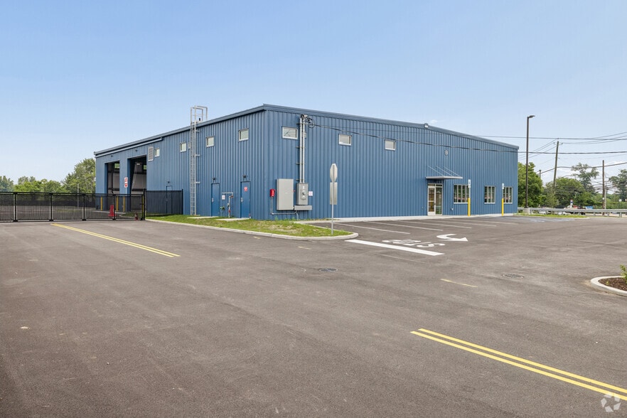 2577 Forest Ave, Staten Island, NY for lease - Building Photo - Image 1 of 21