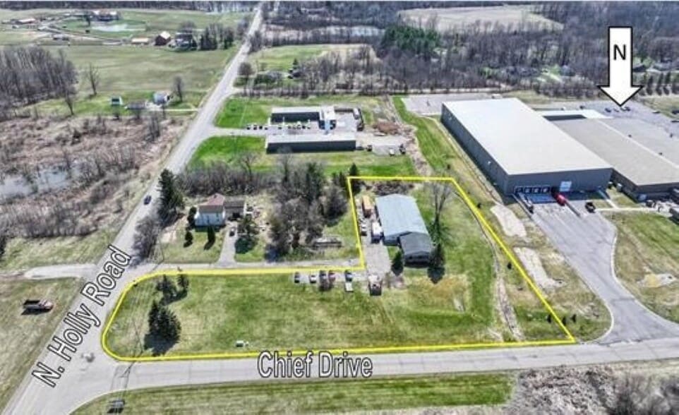 10460 N Holly Rd, Holly, MI à vendre - Photo du bâtiment - Image 2 de 6