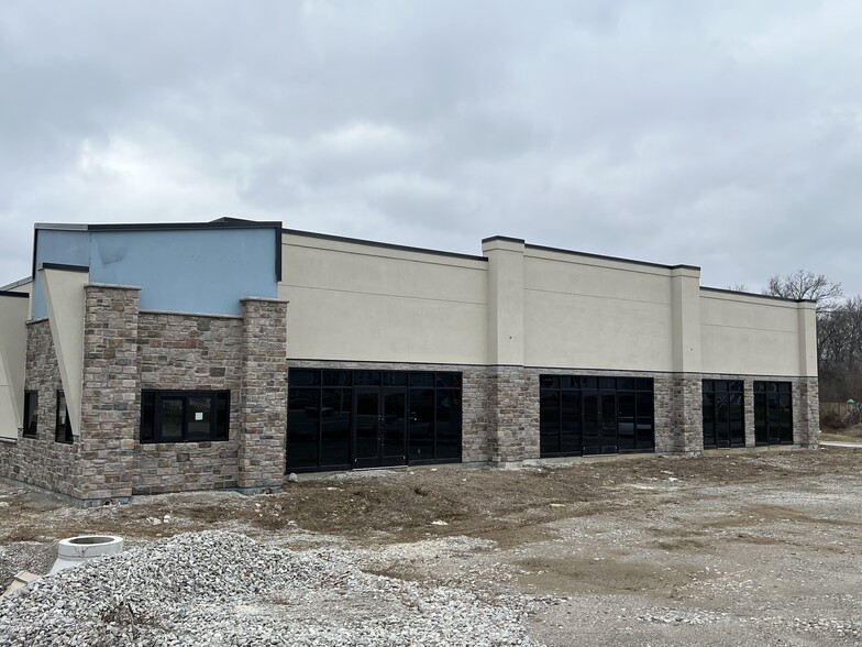 207 Scott Troy Rd, O'Fallon, IL for lease - Building Photo - Image 2 of 2