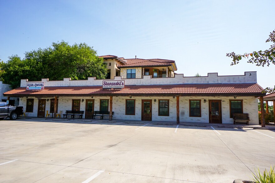 103 N Austin Ave, Georgetown, TX à louer - Photo du bâtiment - Image 3 de 3