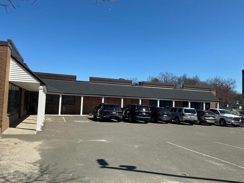 2 Lakewood Rd, Waterbury, CT à louer - Photo du bâtiment - Image 2 de 10