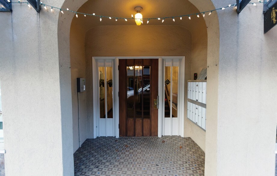 111-117 Lake St S, Kirkland, WA à louer - Photo du bâtiment - Image 3 de 14