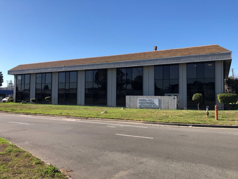 7717 Edgewater Dr, Oakland, CA à vendre - Photo du bâtiment - Image 1 de 25