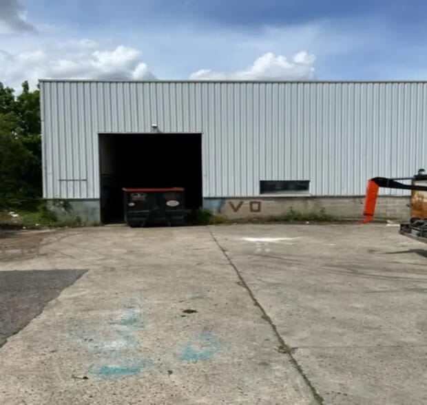 22 Avenue Du Château, SAINT-OUEN-L'AUMONE for lease - Building Photo - Image 2 of 3