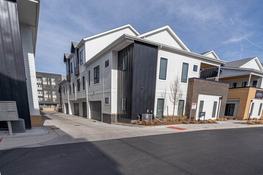 8220 & 8240 E 36th Ave, Denver, CO à vendre - Photo du bâtiment - Image 3 de 46