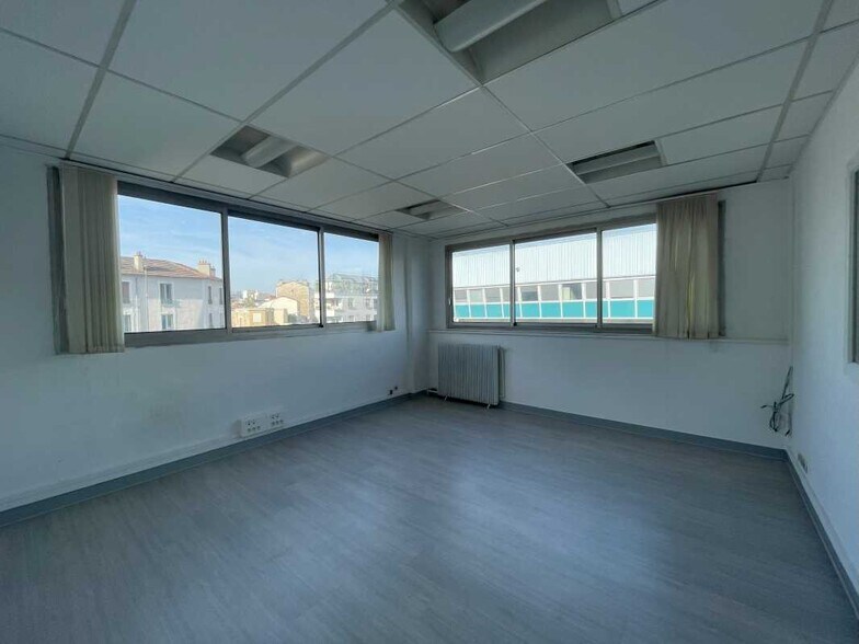 Flex in Ivry-sur-Seine for lease - Interior Photo - Image 2 of 4