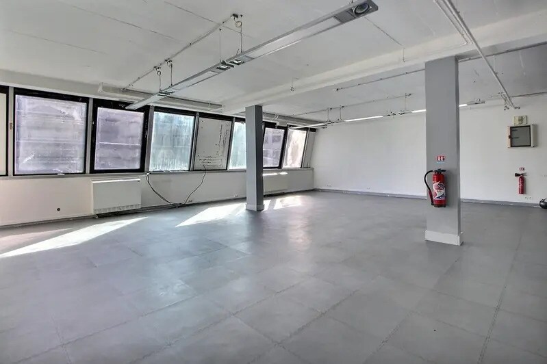 32 Bis Rue De Paradis, Paris for sale Interior Photo- Image 1 of 28