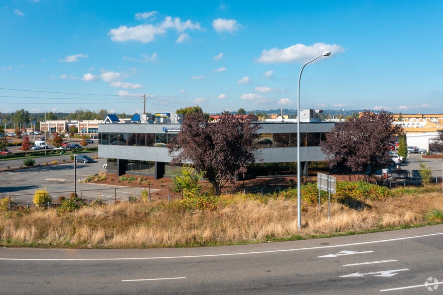3900 E Valley Rd, Renton, WA for lease - Building Photo - Image 3 of 8