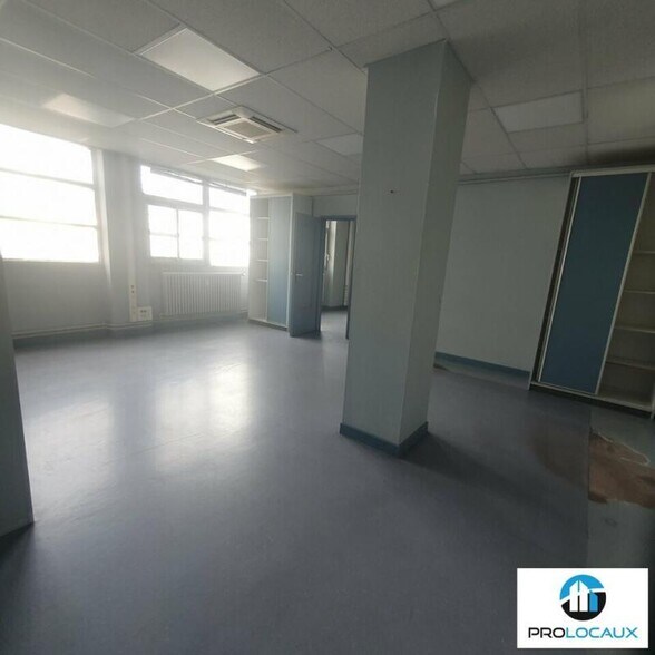 Office in Grenoble for lease - Interior Photo - Image 3 of 9